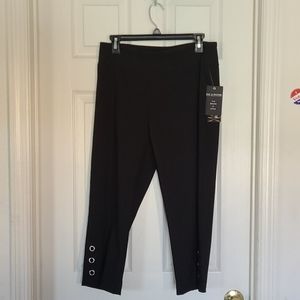 Black Capri pants